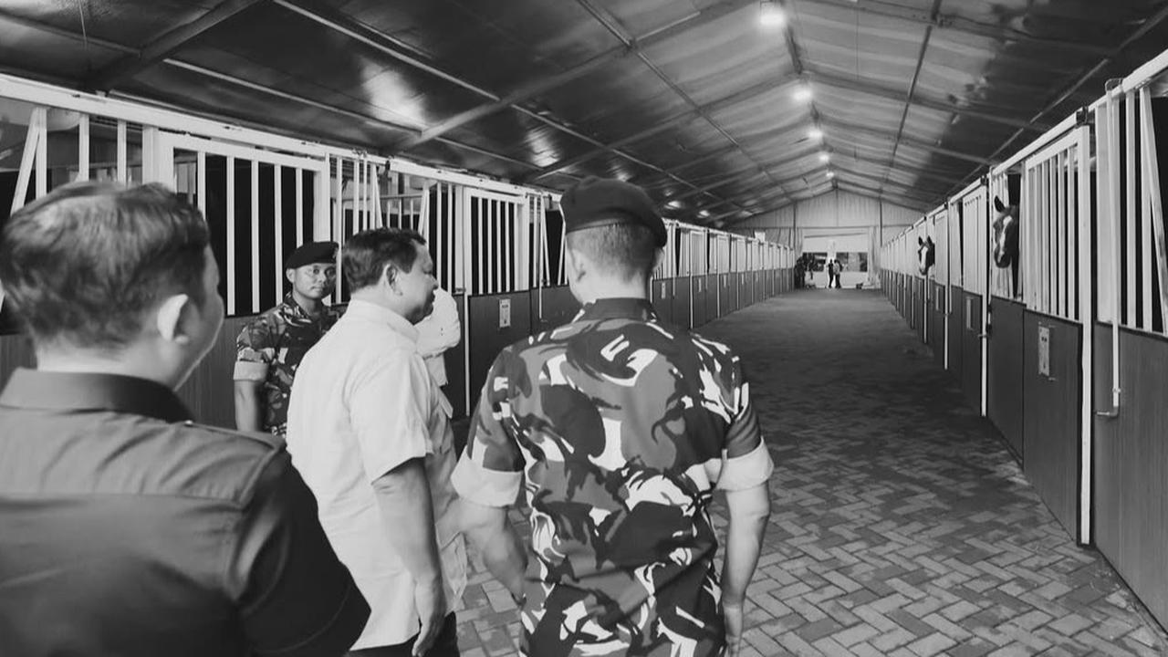 Kejutan Prabowo Masuk Kandang Kuda di Resimen Kavaleri