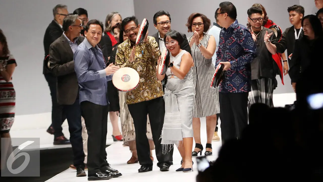 20161022-Wagub-Djarot-dan-Triawan-Munaf-Buka-Jakarta-Fashion-Week-2017-IA3