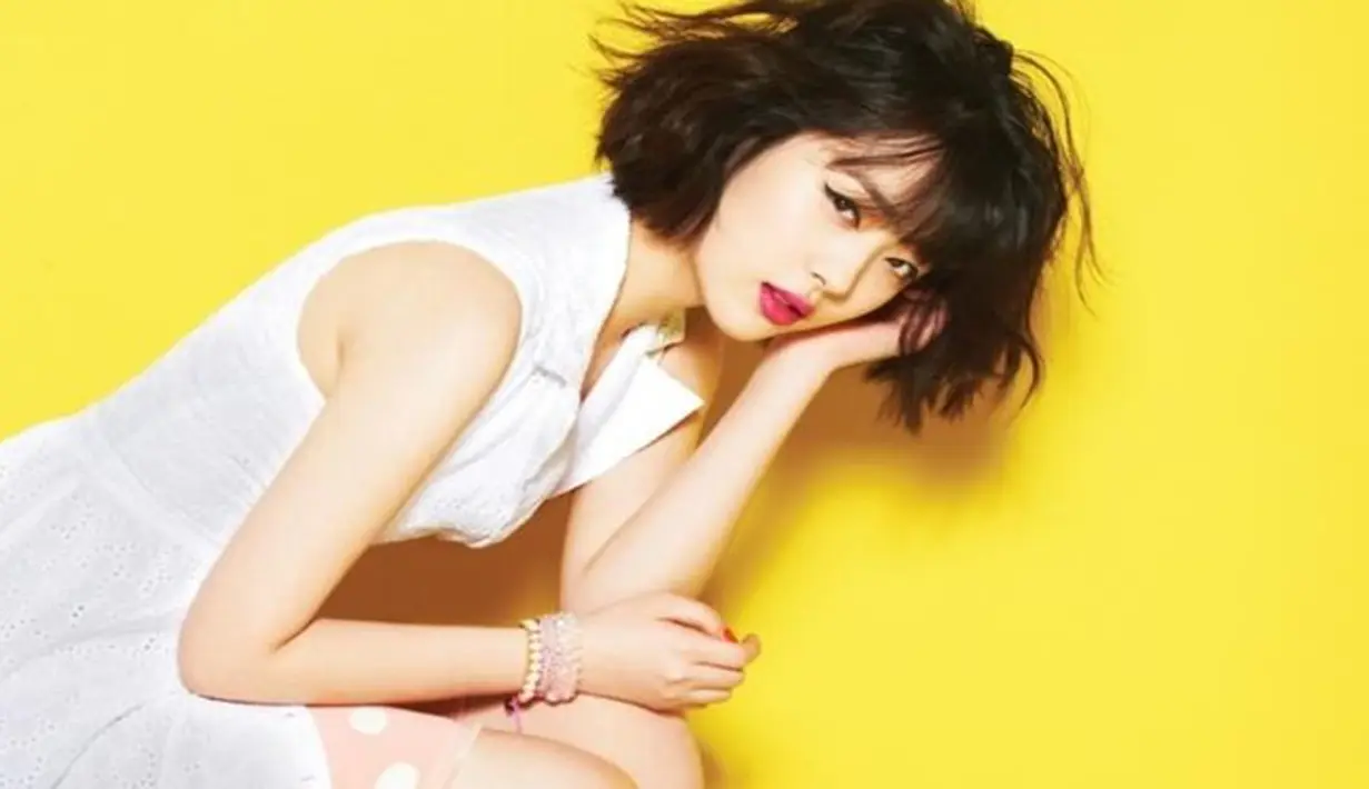 Setelah hengkang dari girlband yang telah membesarkan namanya, f(x), kehidupan Sulli Choi menjadi kontroversi. Padahal, sebelum memutuskan hengkang Sulli selalu memiliki imej imut dan lugu. (Soompi/Bintang.com)