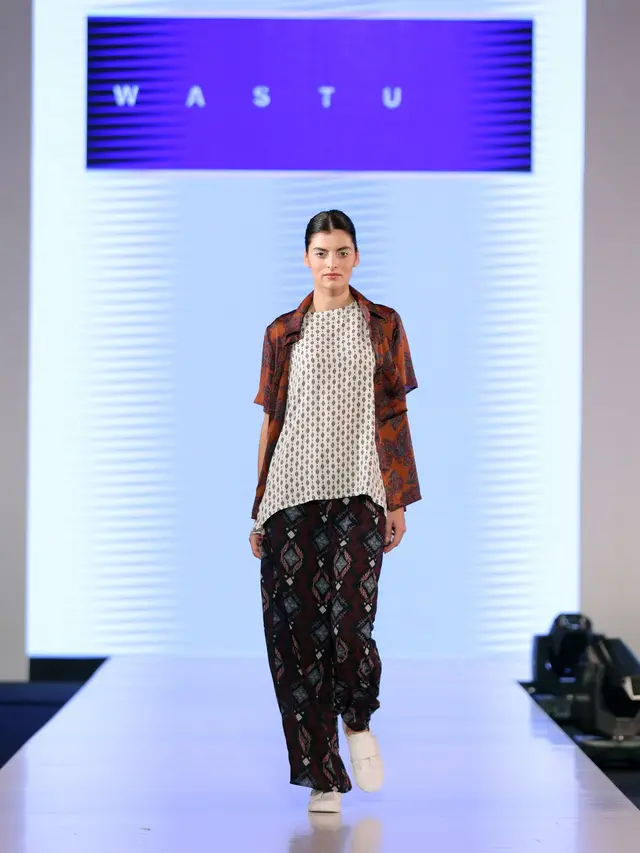 [Bintang] Kembangkan Budaya Etnik, Fashion Nation Hadirkan Koleksi Auguste Soesastro dan Populo Batik