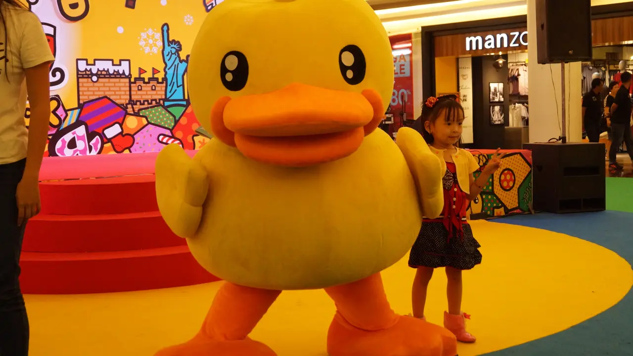 Pusat Perbelanjaan Ini Libatkan Bebek untuk Rayakan Natal