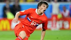 Russian forward Andrei Arshavin celebrates after scoring a goal during the Euro 2008 Championships Group D football match Russia vs. Sweden on June 18, 2008 at the Tivoli Neu stadium in Innsbruck. AFP PHOTO / JAVIER SORIANO