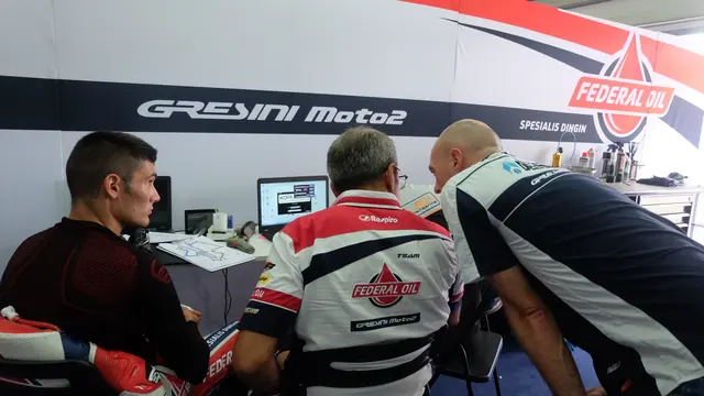 Suasana Paddcok Tim Federal Oil Gresini Moto2