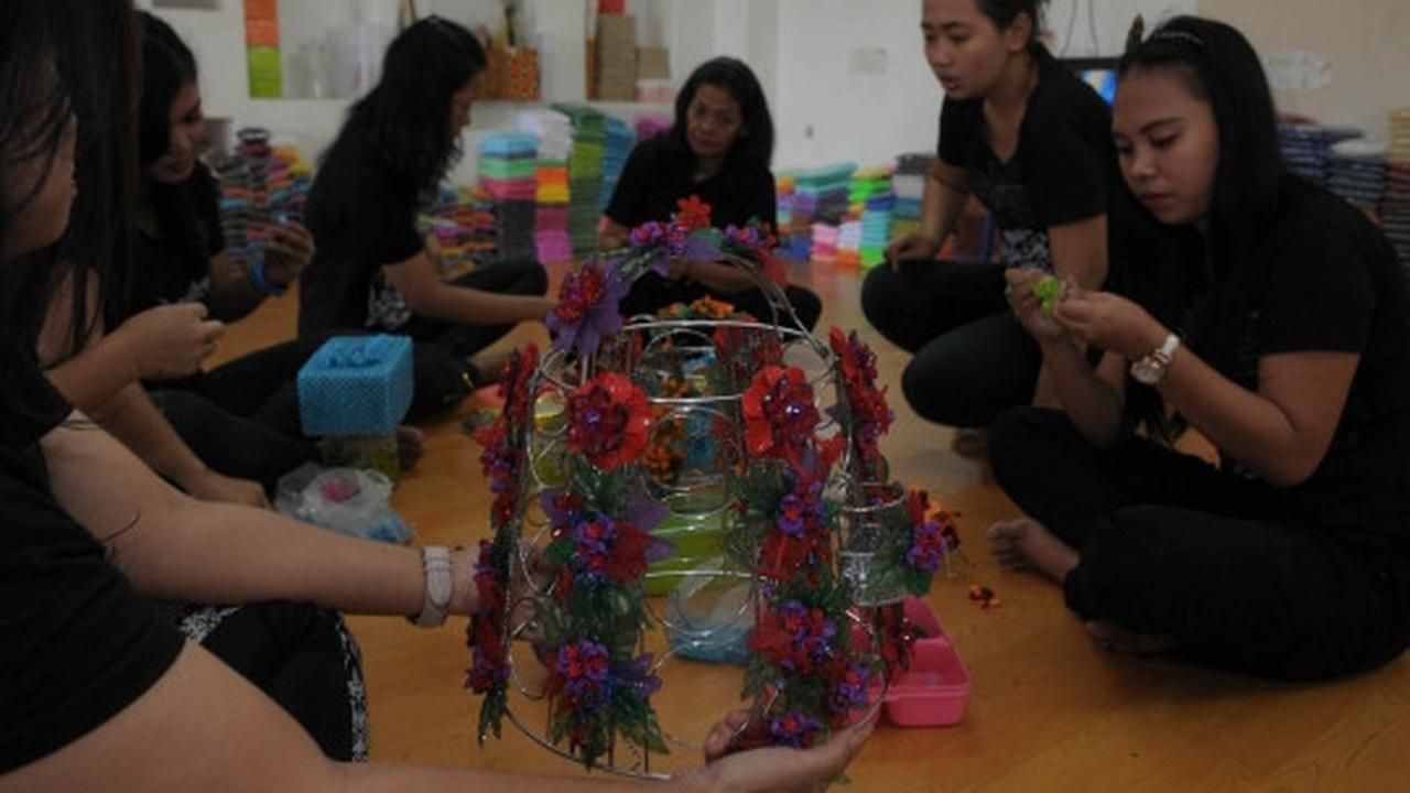 Menteri Khofifah tinjau kegiatan napi wanita di Lapas Pondok Bambu