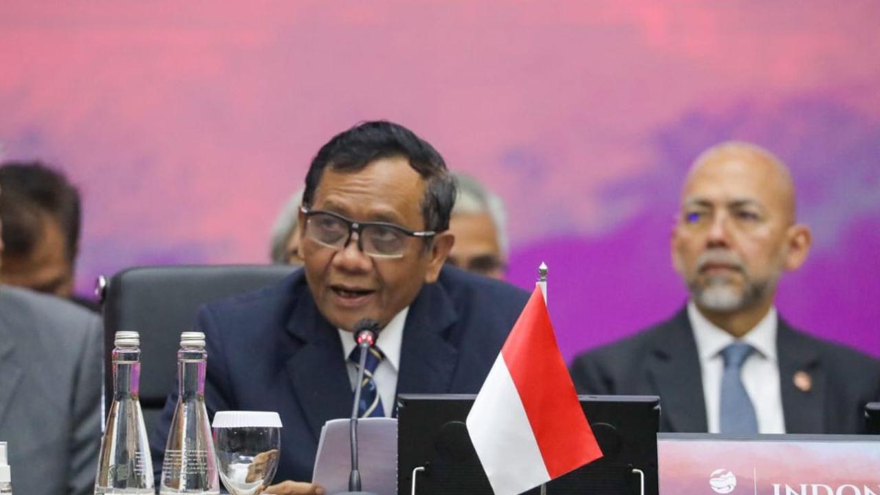 Mahfud mengatakan, sebagai mandat dari APSC Council, ASEAN tidak boleh mengesampingkan tantangan spesifik di kawasannya. <br>