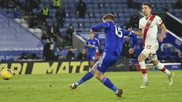 Gelandang Leicester City, Harvey Barnes mencetak gol kedua untuk timnya ke gawang Southampton pada pekan ke-19 Liga Inggris di King Power Stadium, Minggu (17/1/2021) dini hari WIB.  Leicester City menang 2-0, sekaligus menggeser Liverpool dari urutan kedua klasemen. (AP Photo / Rui Vieira, Pool)