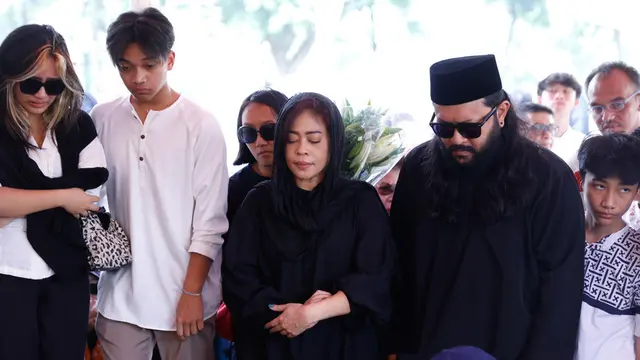 Pemakaman Ibunda Kikan Cokelat