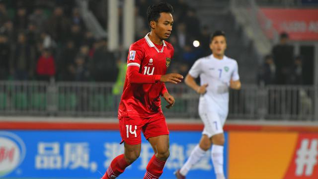Bek Timnas Indonesia U-20, Robi Darwis ketika melawan Timnas Uzbekistan U-20 di Piala Asia U-20 2023.