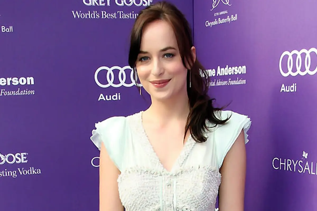 dakota-jhonson-140207b.jpg