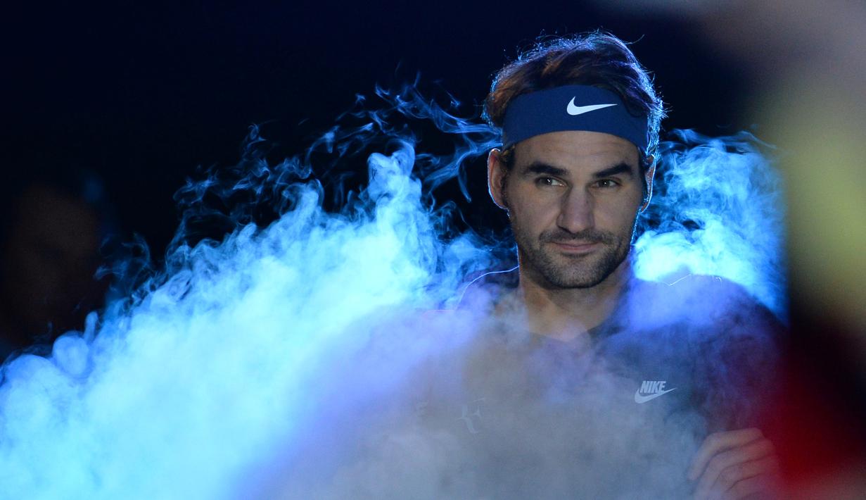 Ekspresi petenis Swiss, Roger Federer, jelang bertanding melawan petenis Jepang, Kei Nishikori, dalam turnamen ATP World Tour Finals di London, Inggris, (19/11/2015). (AFP Photo/Glyn Kirk)