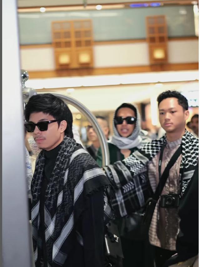 Atta Halilintar Bagi-bagi Takjil