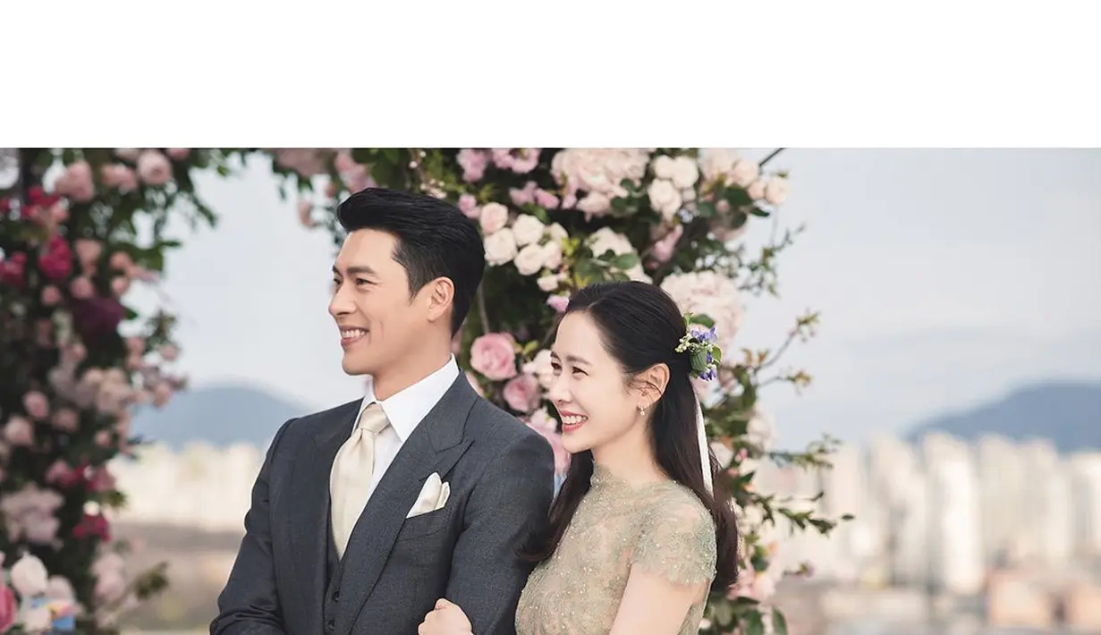 Foto pernikahan terbaru pasangan pengantin baru Hyun Bin dan Son Ye-Jin dirilis ke publik oleh agensi manajemen VAST Entertainment yang menampilkan look berbeda keduanya. (Foto: Instagram @vast.ent)
