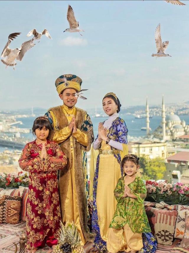 Gilang Widya Pramana dan istrinya Shandy Purnamasari dikenal sebagai Crazy Rich Malang