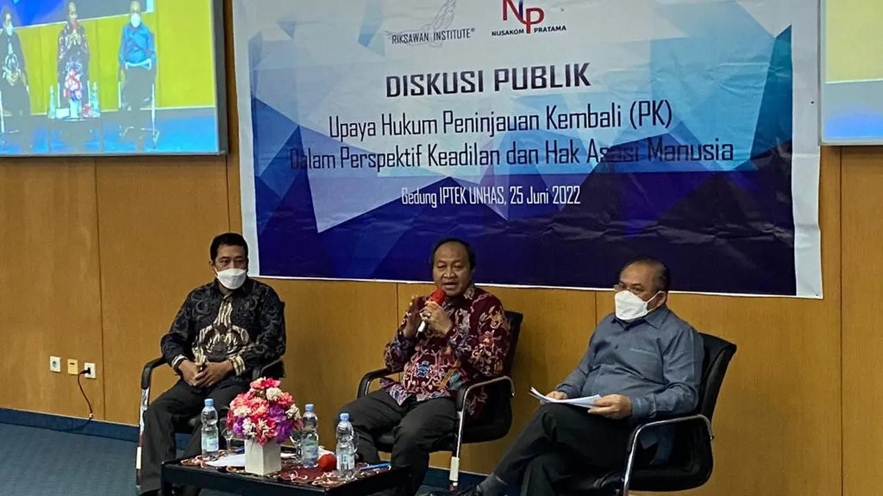 Diskusi bertema “Upaya Hukum Peninjauan Kembali (PK) Dalam Perspektif Keadilan dan Hak Asasi Manusia?” yang digelar di Gedung IPTEK Kampus Universitas Hasanudin, Tamanlarea, Makassar, Sulawesi Selatan, Sabtu (25/6/2022).