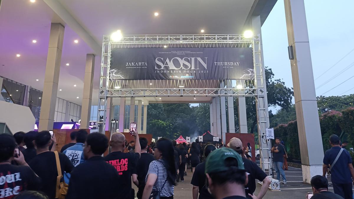 Potret Antusiasme Penggemar Saosin, Padati Arena Konser di Ancol