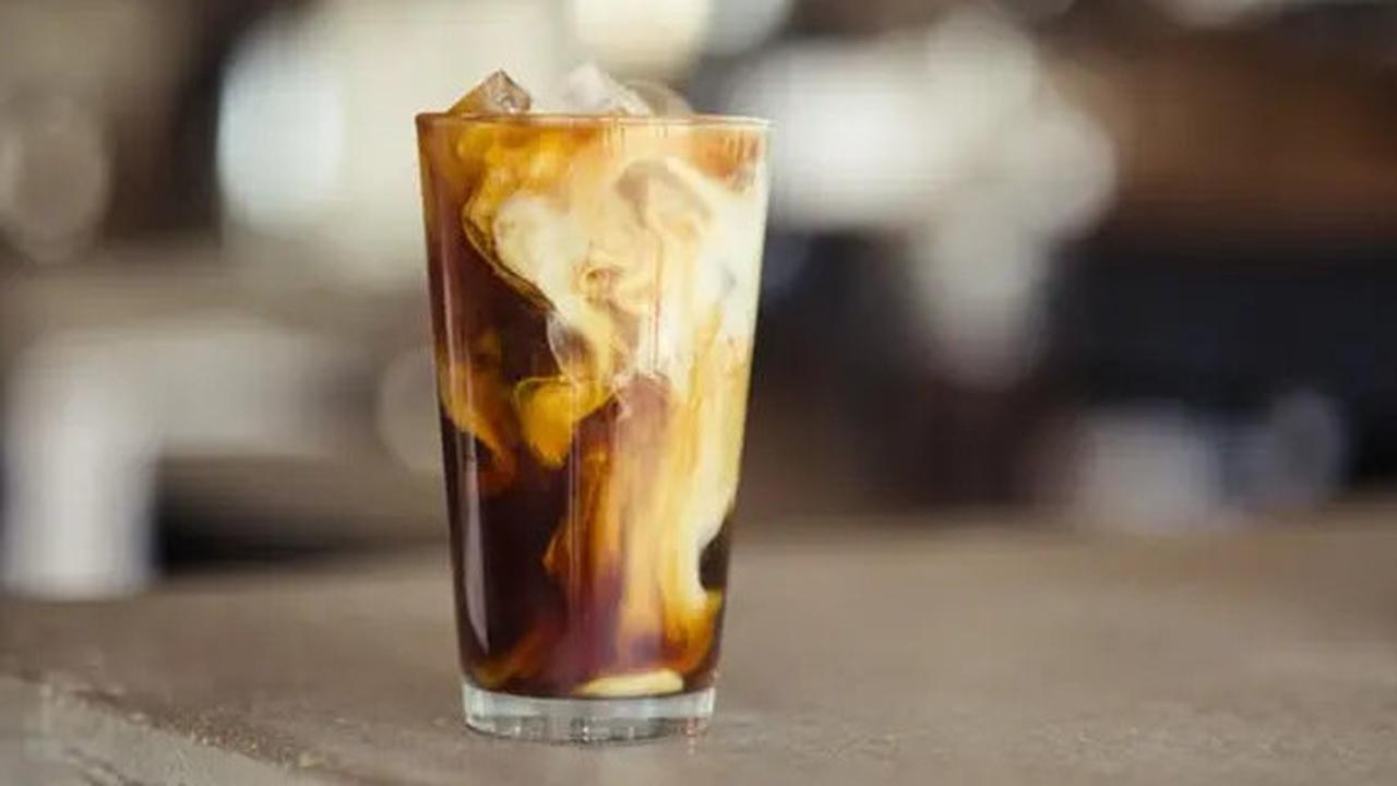 Jadi Tren Kekinian Kaum Muda, Benarkah Kopi Gula Aren Lebih Sehat dari Kopi Gula Pasir?