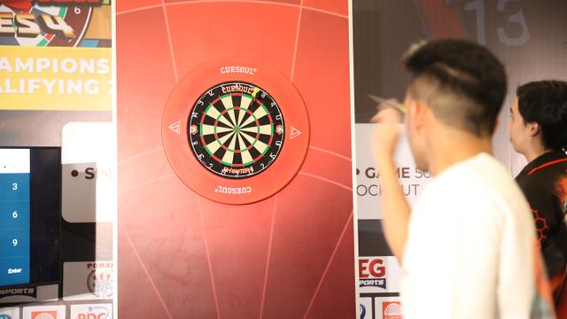 Main darts sambil nonton bareng Premier League