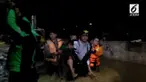Ketinggian air di kawasan kampung pulo terus meninggi hingga mencapai pinggang dewasa. 
Warga pun mulai dievakuasi dari rumahnya.