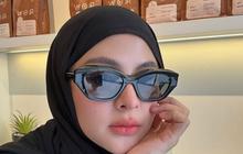 7 Potret Cantik Thya Sethya Pakai Hijab Usai Tinggalkan MMA, Semoat Tampil Bercadar saat Umrah