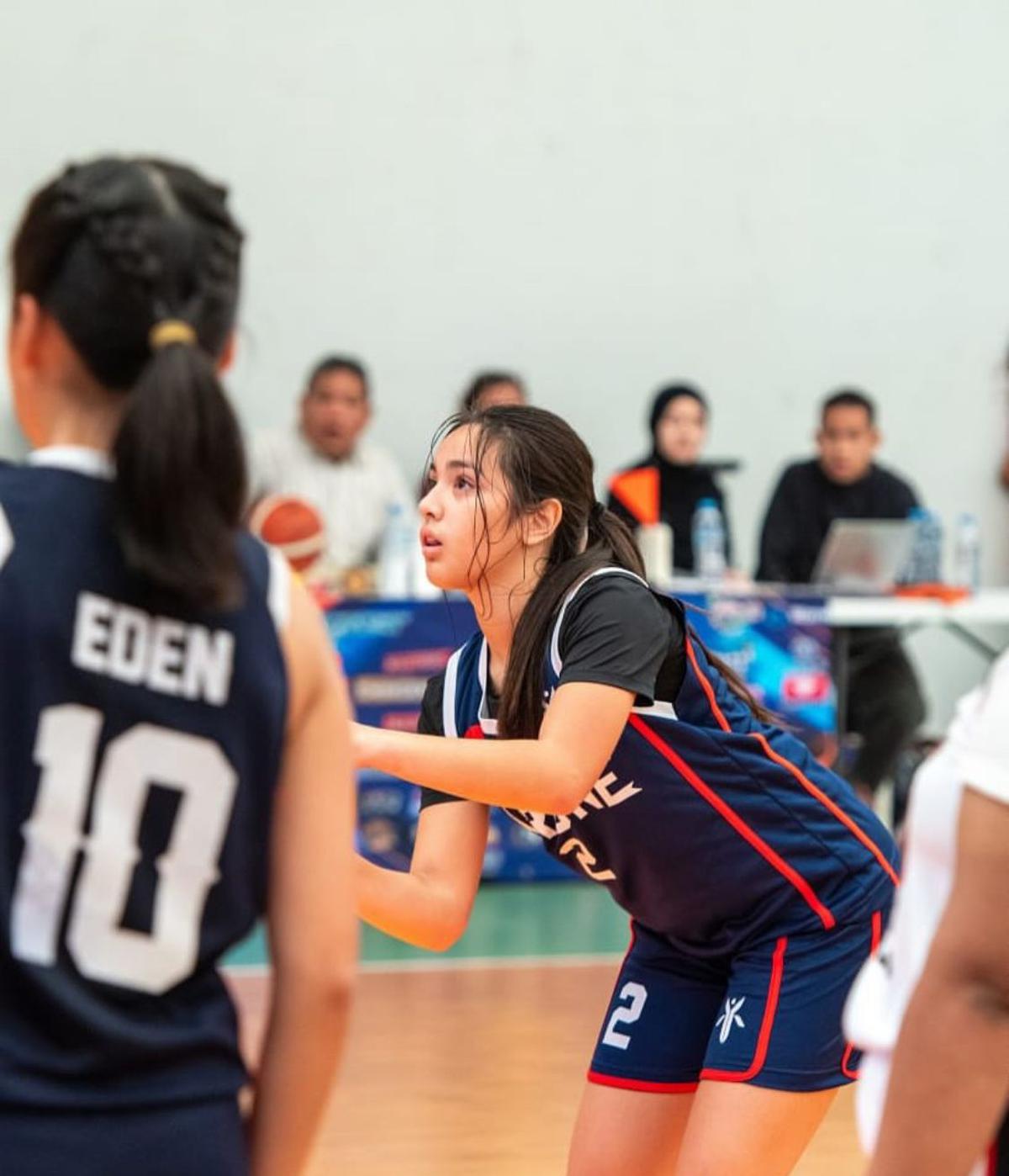 7 Potret Mikhayla Bakrie Main Basket, Paras Cantiknya Disebut Duplikat Nia Ramadhani