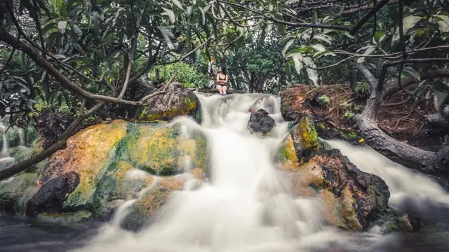 Air terjun di Gunung Ine Lika