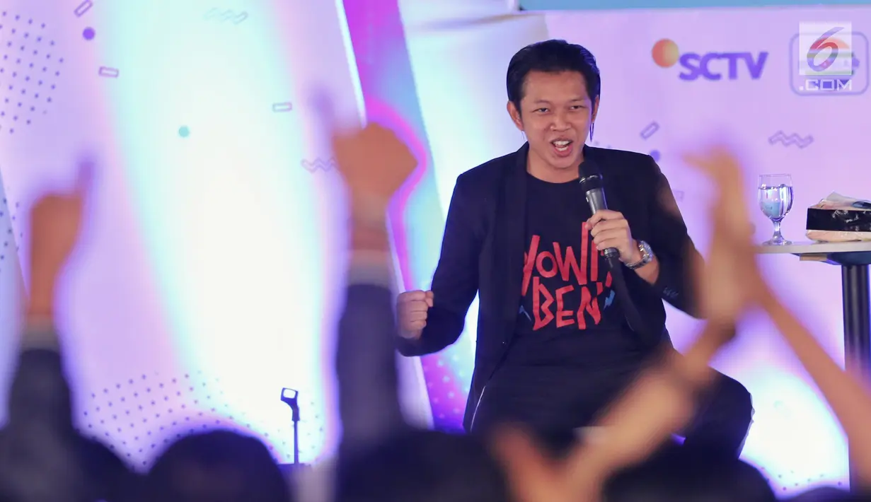 Creativepreneur  yang juga aktor Bayu Skak saat menjadi pembicara dalam Emtek Goes To Campus (EGTC) 2018 di Universitas Muhammadiyah Malang (UMM), Rabu (26/9). (Liputan6.com/JohanTallo)