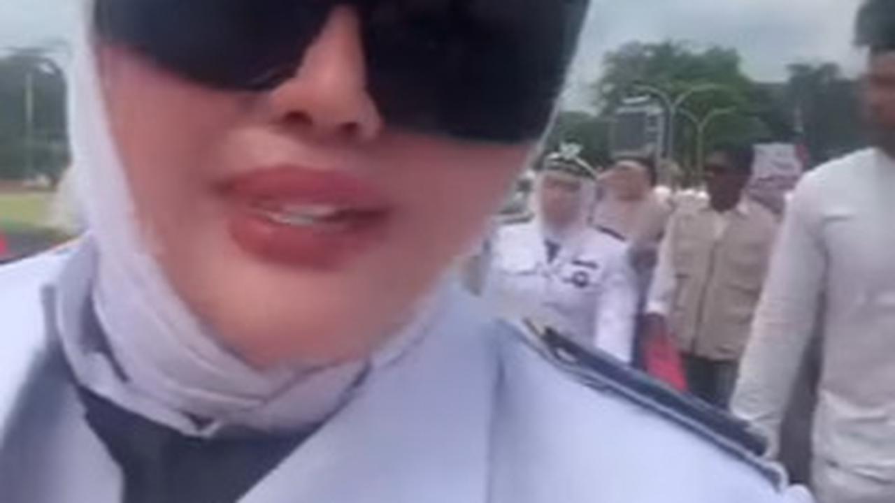 Kades Wiwin Komalasari