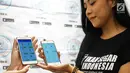 Model menunjukkan tampilan Aplikasi Ikan Segar Indonesia dalam Android & IOS saat peluncuran di Jakarta, Kamis (30/11). Aplikasi ini merupakan terobosan besar dalam proses perniagaan perikanan. (Liputan6.com/Pool/Ridho)