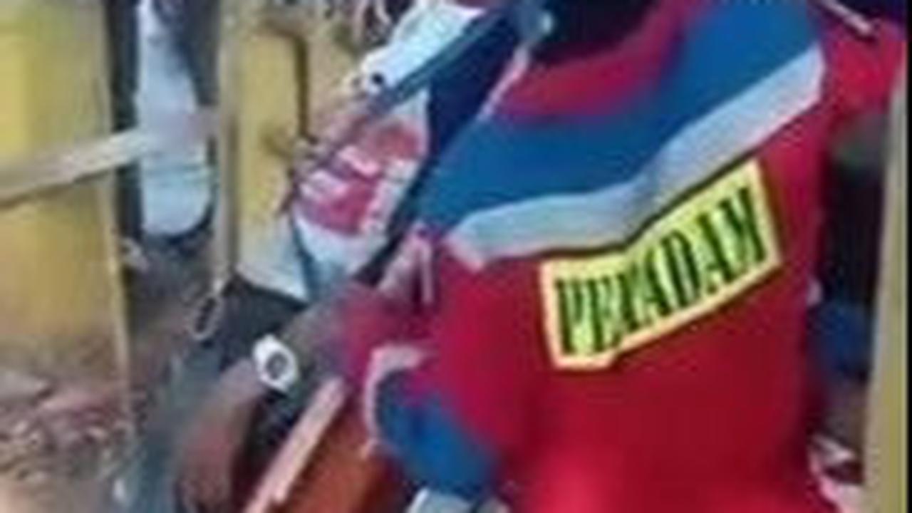 Kronologi Lansia Tercebur di Kali Tebet, Angin Kencang Bikin Korban Tiduran Langsung Jatuh