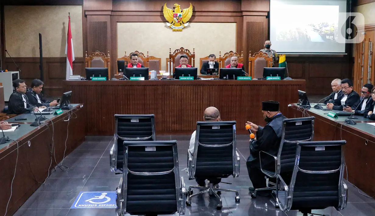Menurut hakim, keberatan Lukas Enembe dan tim penasihat hukumnya sudah masuk dalam pokok perkara. (Liputan6.com/Angga Yuniar)