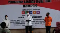 Penyaluran Bantuan Sosial Beras dan BST Tahap VII di Surabaya.