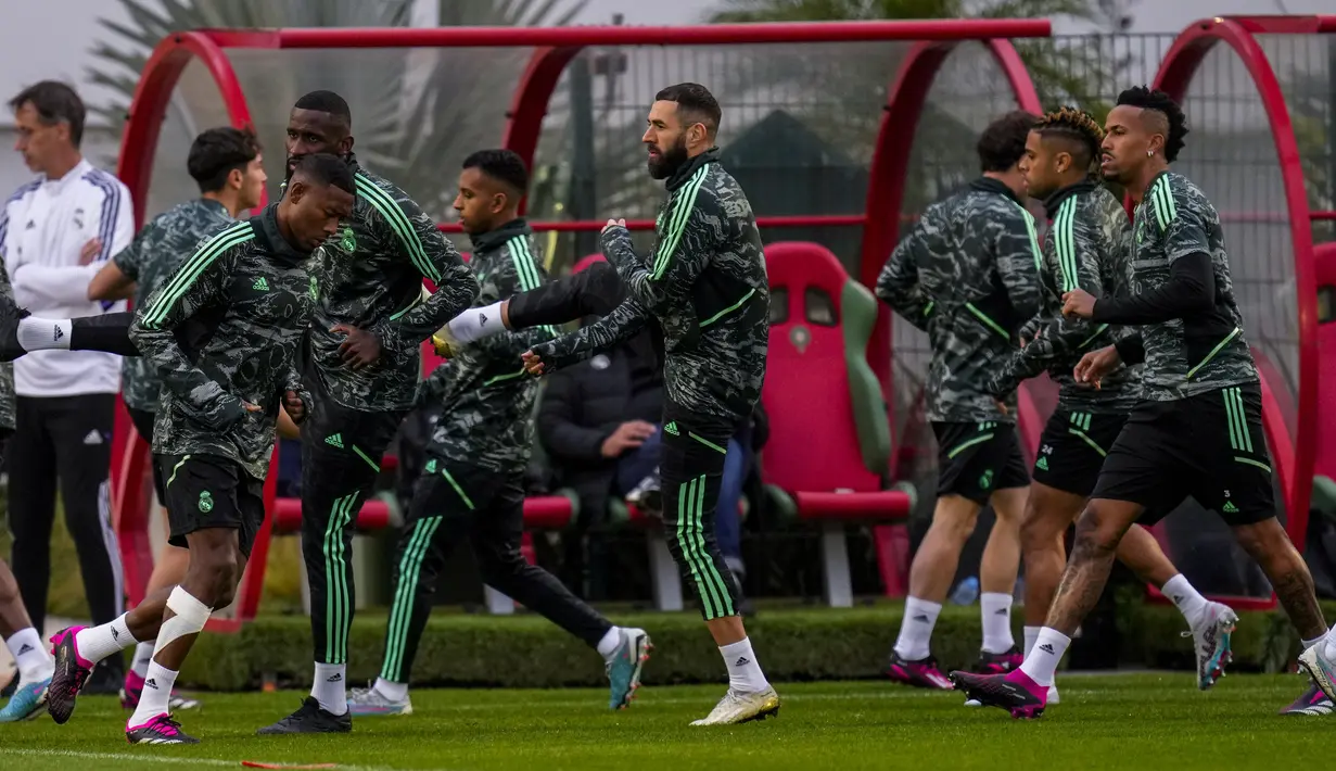 Para pemain Real Madrid mengikuti sesi latihan  jelang berhadapan dengan wakil Asia, Al-Hilal pada final Piala Dunia Antarklub 2022, di Rabat, Maroko, Jumat (10/2/2023). Ini adalah kali kelima Real Madrid mencapai partai perebutan gelar Piala Dunia Antarklub FIFA. (AP Photo/Manu Fernandez)