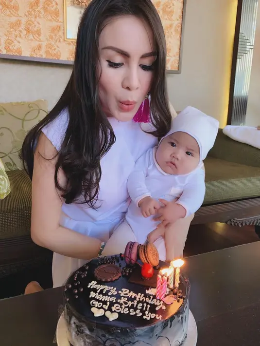 Momo Geisha juga membuat akun instagram khusus untuk anaknya. Hingga saat ini Sheena Gabriella Aurora Samudra sudah memiliki pengikut sebanyak  sekitar 28 ribu followers. (Liputan6.com/IG/@therealmomogeisha)