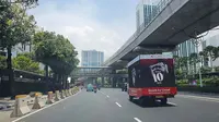 Mobile LED berisi pesan Jadi Hebat dalam 10 Detik yang melintas di Jalan H. R. Rasuna Said, Kuningan, Jakarta Selatan. (Dok Great Eastern)
