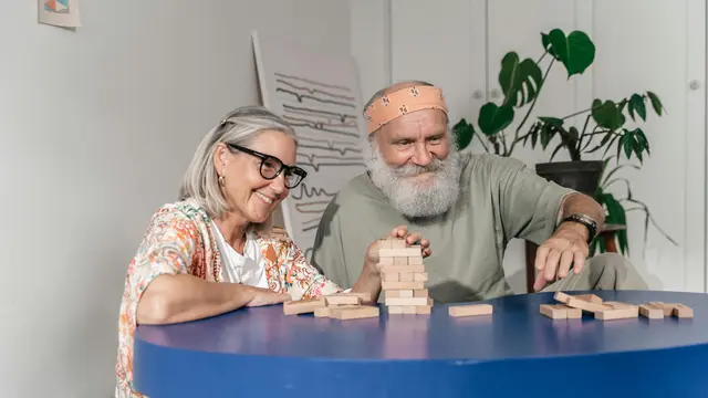 3. Bermain Game Seru