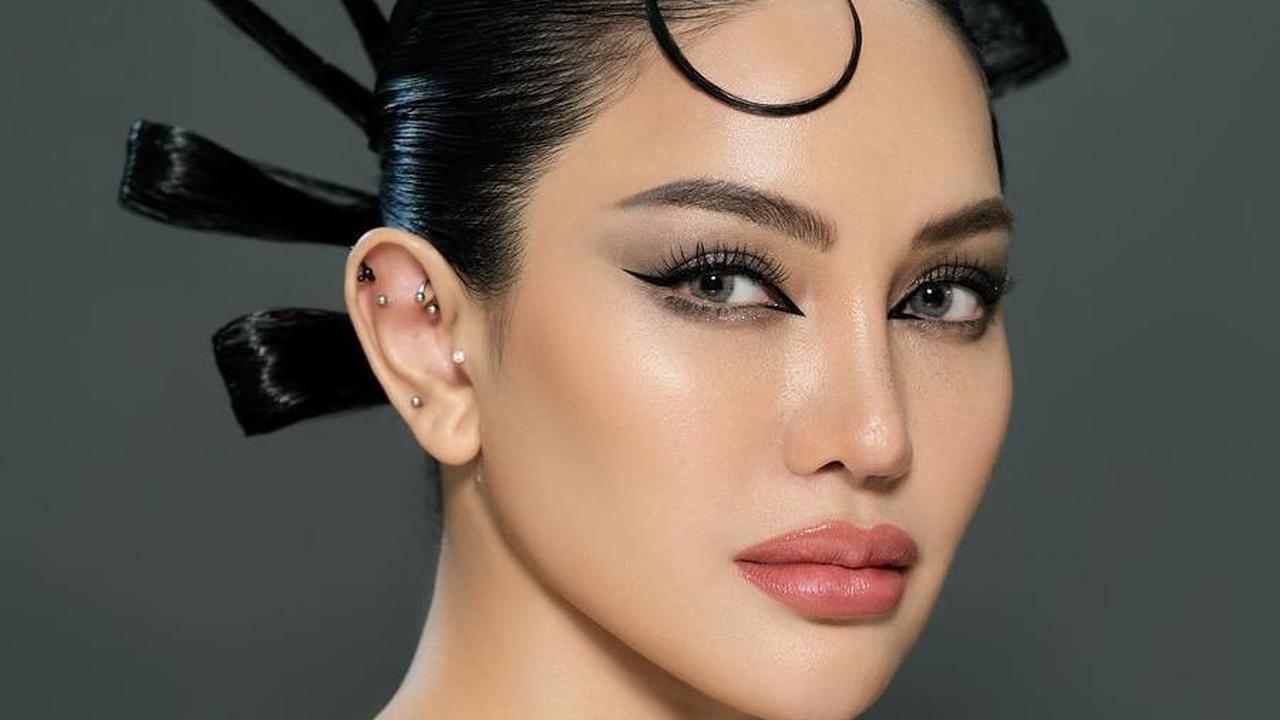 Masing-masing look dari Nikita Mirzani memiliki daya tariknya sendiri.