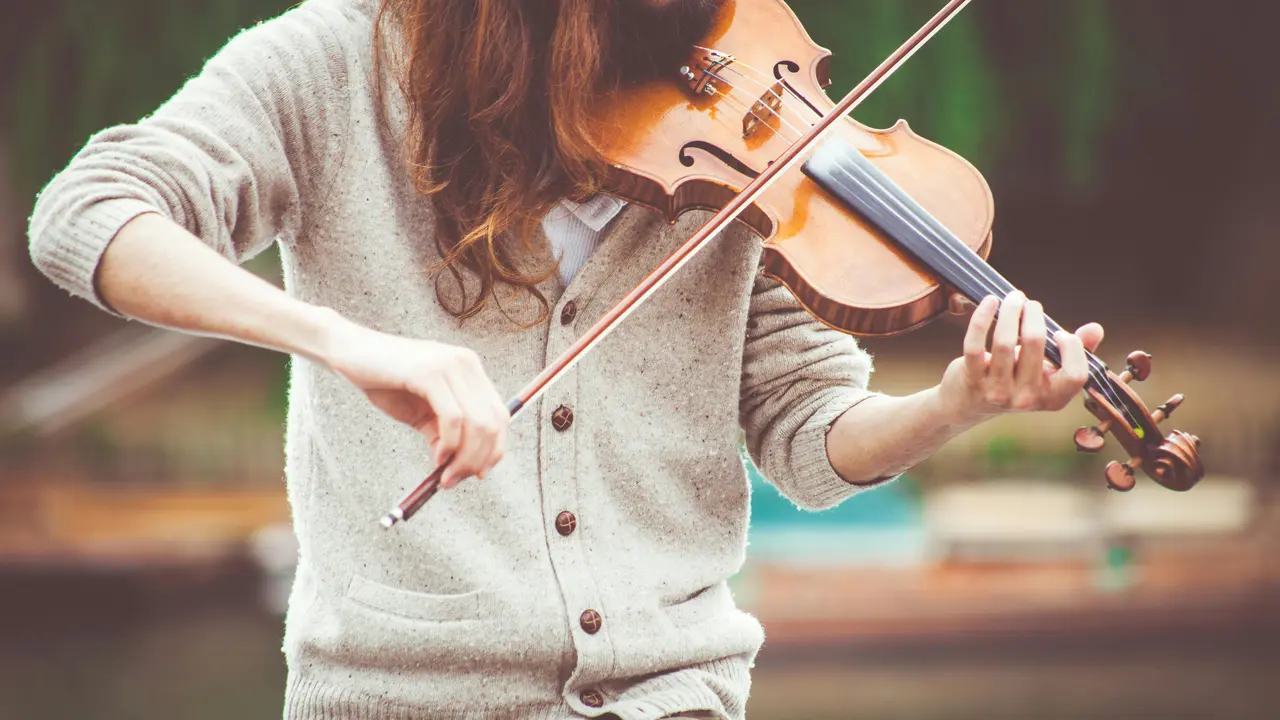 Alat Musik Biola Dimainkan dengan Cara Apa? Lengkap dengan Sejarahnya
