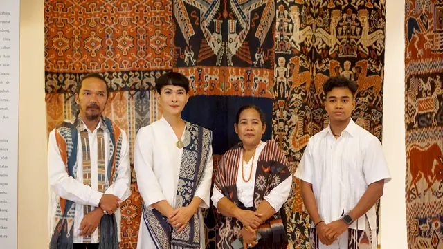 UMARATU, Rumah Ibu Bumi yang Merayakan Perempuan Penenun dan Warisan Tenun Sumba