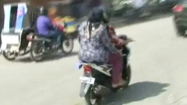 Penjelasan Gamawan Soal Larangan Wanita Naik Motor Mengangkang