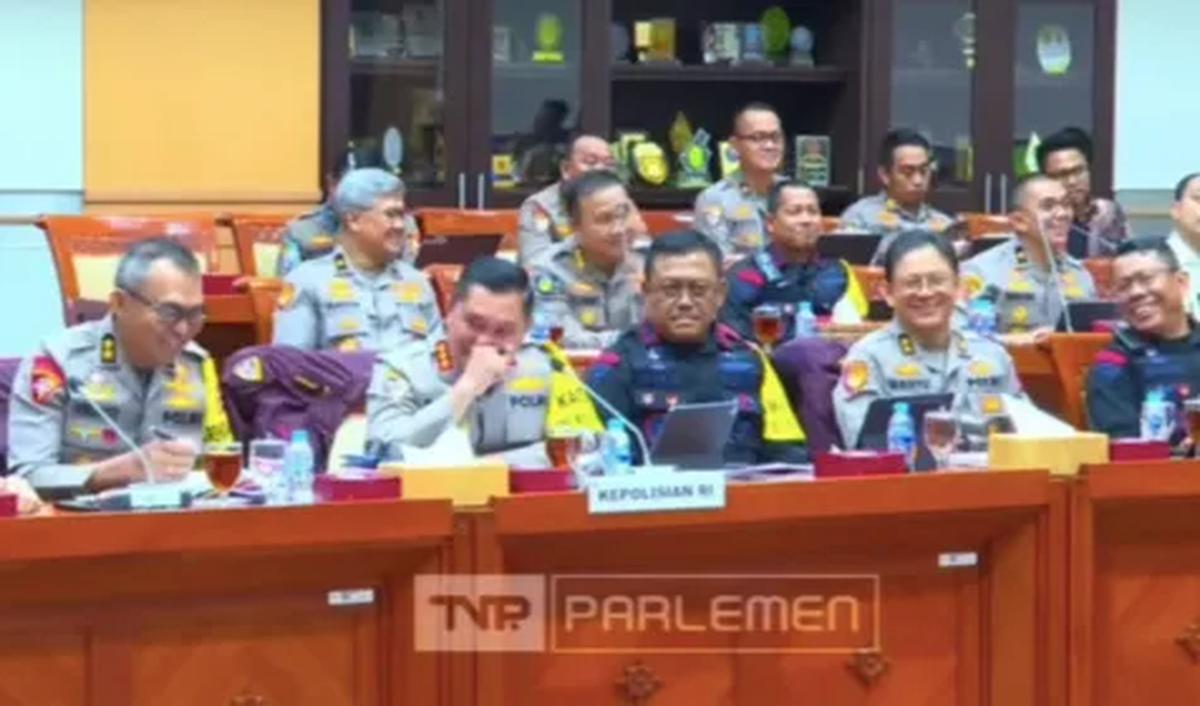 Kabaharkam Polri Tertawa
