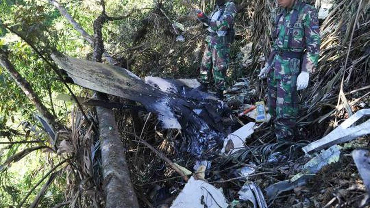 Saat evakuasi jenazah korban pesawat Sukhoi dibawa menggunakan helikop 