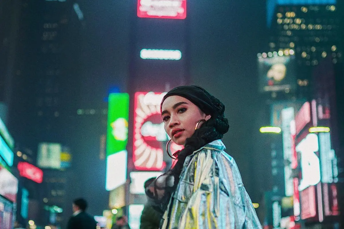 Inspirasi Gaya Fashion Modest Modis ala Yuna