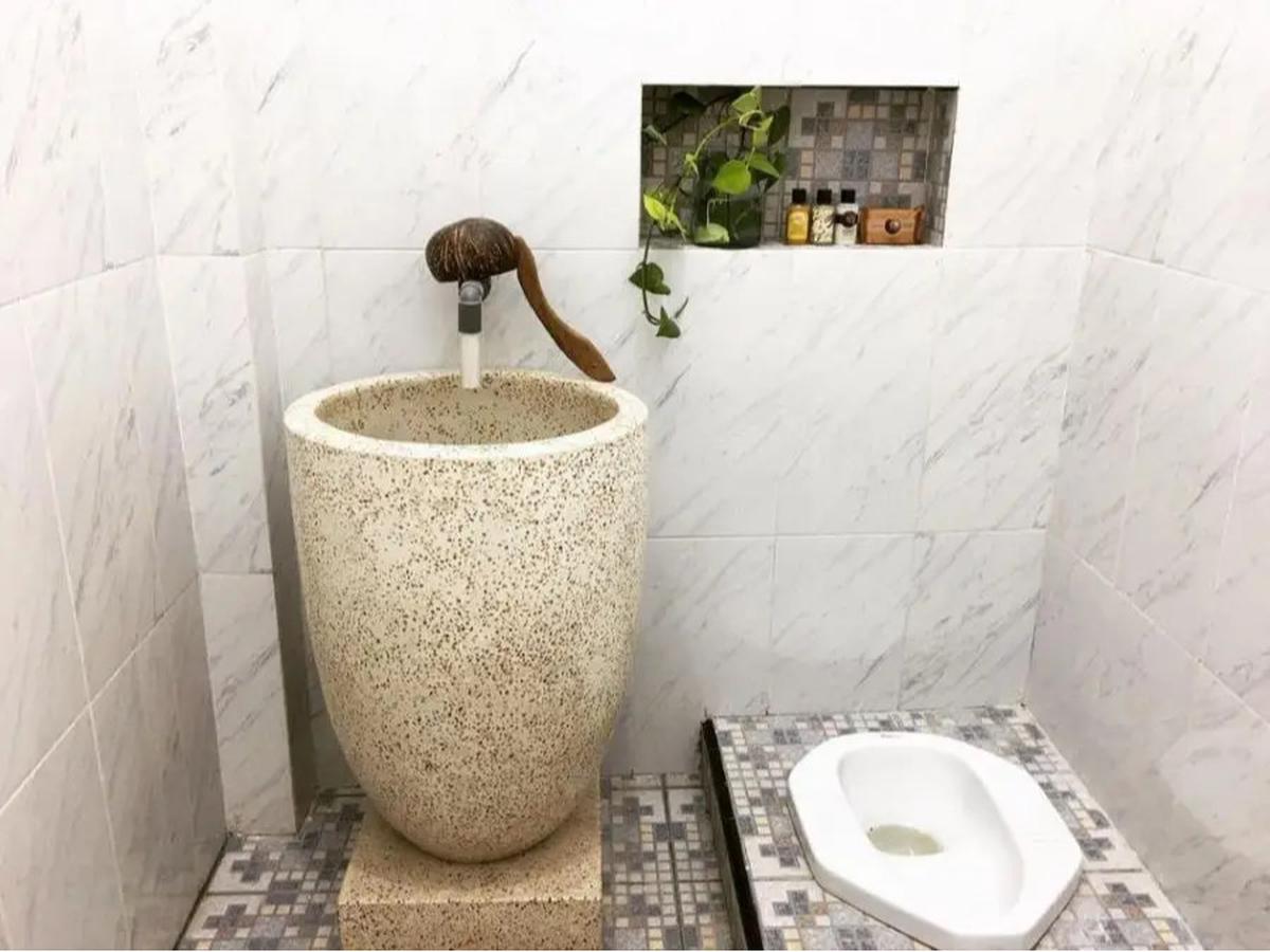 ilustrasi toilet jongkok