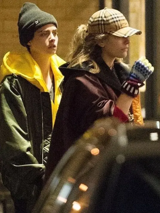 Paris Jackson dan Cara Delevingne sendiri memang sudah dirumorkan berpacaran. (Twitter)