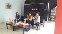 Diskusi Mnegenang Yamin Azhari di selasar Graha Bhakti Budaya, Taman Ismail Marzuki (TIM), Jakarta, Jumat, 10 Januari 2020 (Liputan6.com/Komarudin)