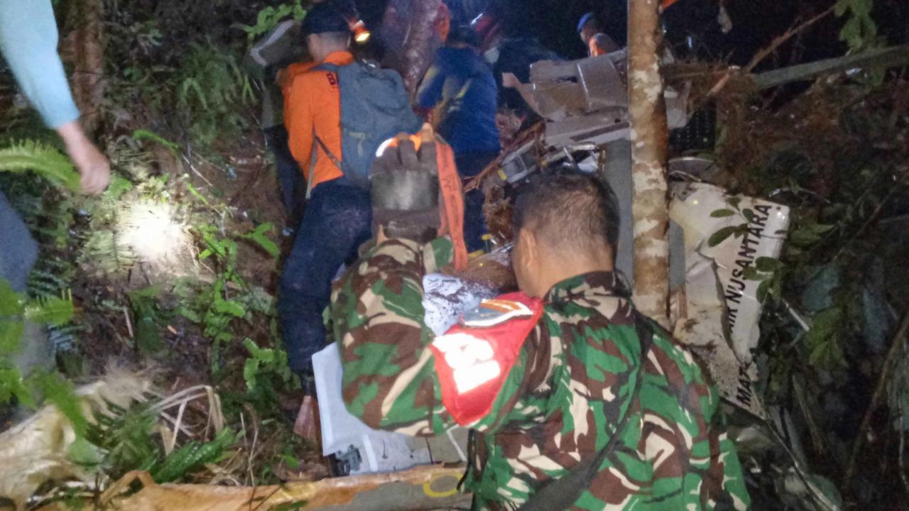 FOTO: TNI AD Kerahkan 209 Personel Evakuasi Helikopter Hilang di Sekadau