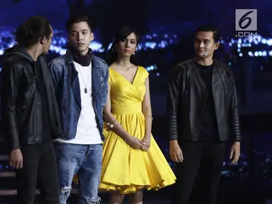 Stefan William dan pemain sinetron Anak Langit lainnya menampilkan drama musikal pada perayaan HUT Ke-27 SCTV di JIExpo Kemayoran, Jakarta, Kamis (24/8). Mereka membawakan drama musikal bertema cinta dan persahabatan. (Liputan6.com/Herman Zakharia)