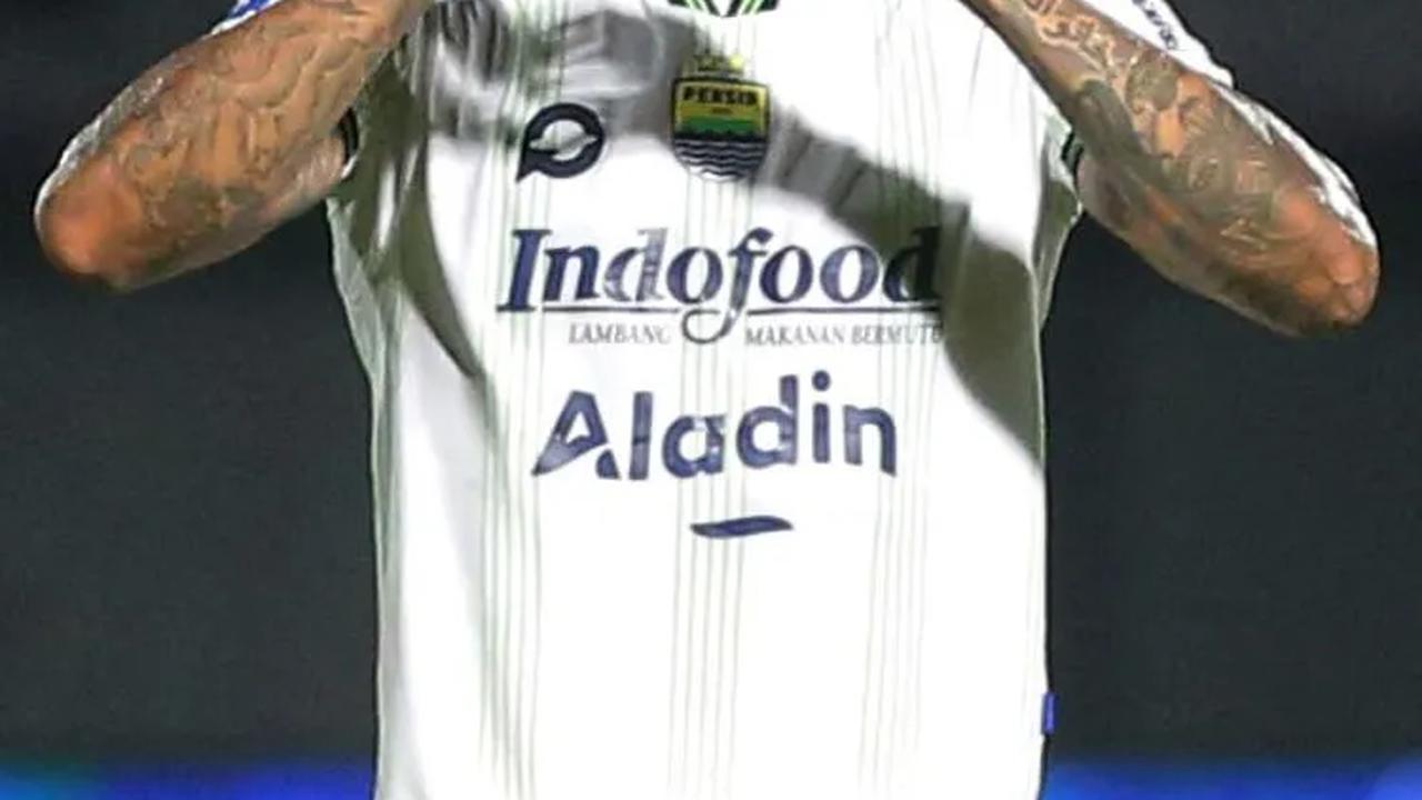 Hingga kebobolan pun cepat tercipta di menit awal pertandingan.
