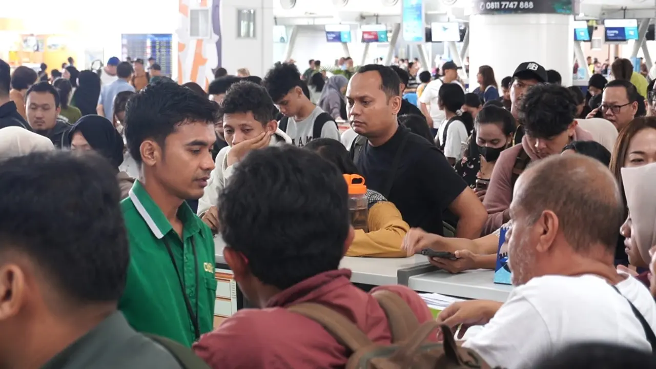 Penumpang menumpuk di Bandara Kualanamu Dampak Penerbangan Dibatalkan