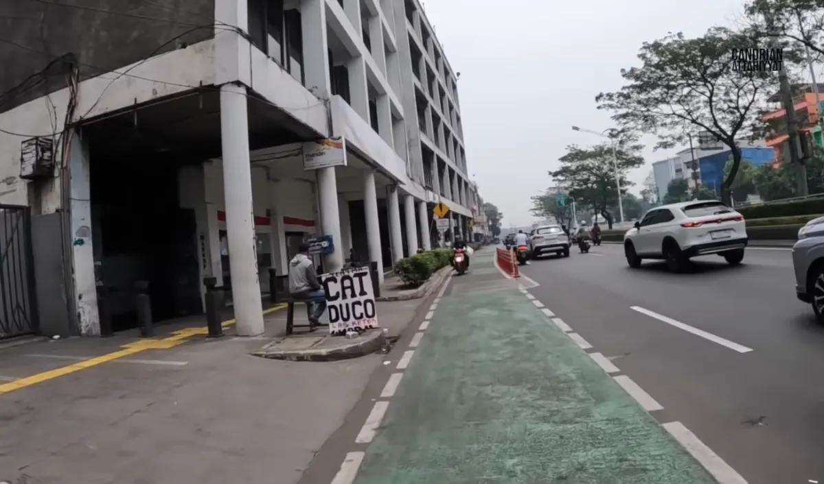 Disebut sebagai gedung paling tinggi di Jakarta.
